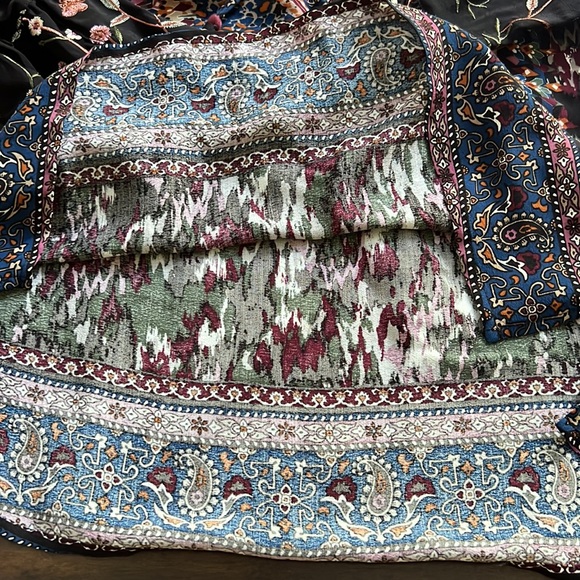 John Mark Floral Embroidered Multi Print Split Neck Wide 3/4 Sleeve Tunic. - Picture 7 of 13